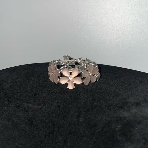 Pink Flower Rhinestone Stretch Bracelet - Picture 1 of 3
